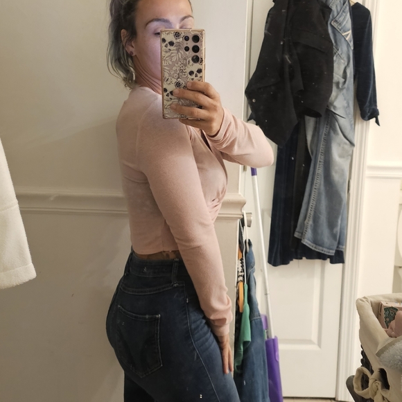 Rose Slinky Twist Front Long Sleeve Crop Top - Picture 9 of 9